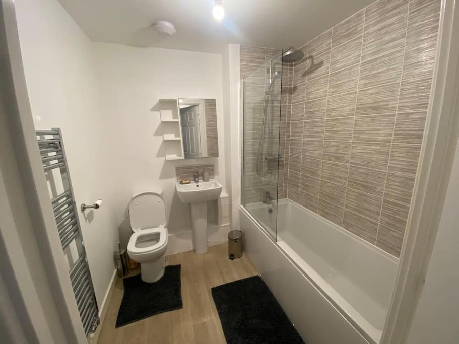 برمنغهام 2 Bedroom Private Spacious Apartment In West Midlands المظهر الخارجي الصورة
