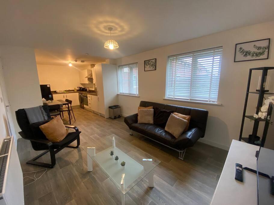 برمنغهام 2 Bedroom Private Spacious Apartment In West Midlands المظهر الخارجي الصورة
